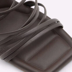 Aldo Bodisse -ALDO Sales Store bodisse red 640 002 043 detail sq nt 2018x2018 cac8ef85 062a 4435 aaa4 76a8889088ce sw