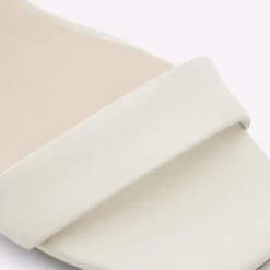 Aldo Kedeaviel -ALDO Sales Store kedeaviel white 110 001 043 detail sq nt 2018x2018 d4dfe10e 1fcd 485f 899a 4a847330a232